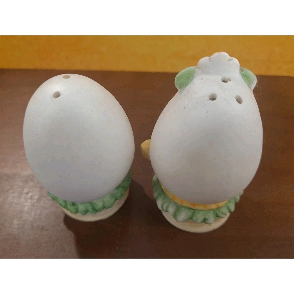 Vintage Anamorphic Egg Salt And Pepper Shakers Mr And Mrs Egg